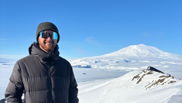 Scientists Search for Ancient Climate Clues Beneath Antarctic Ice 